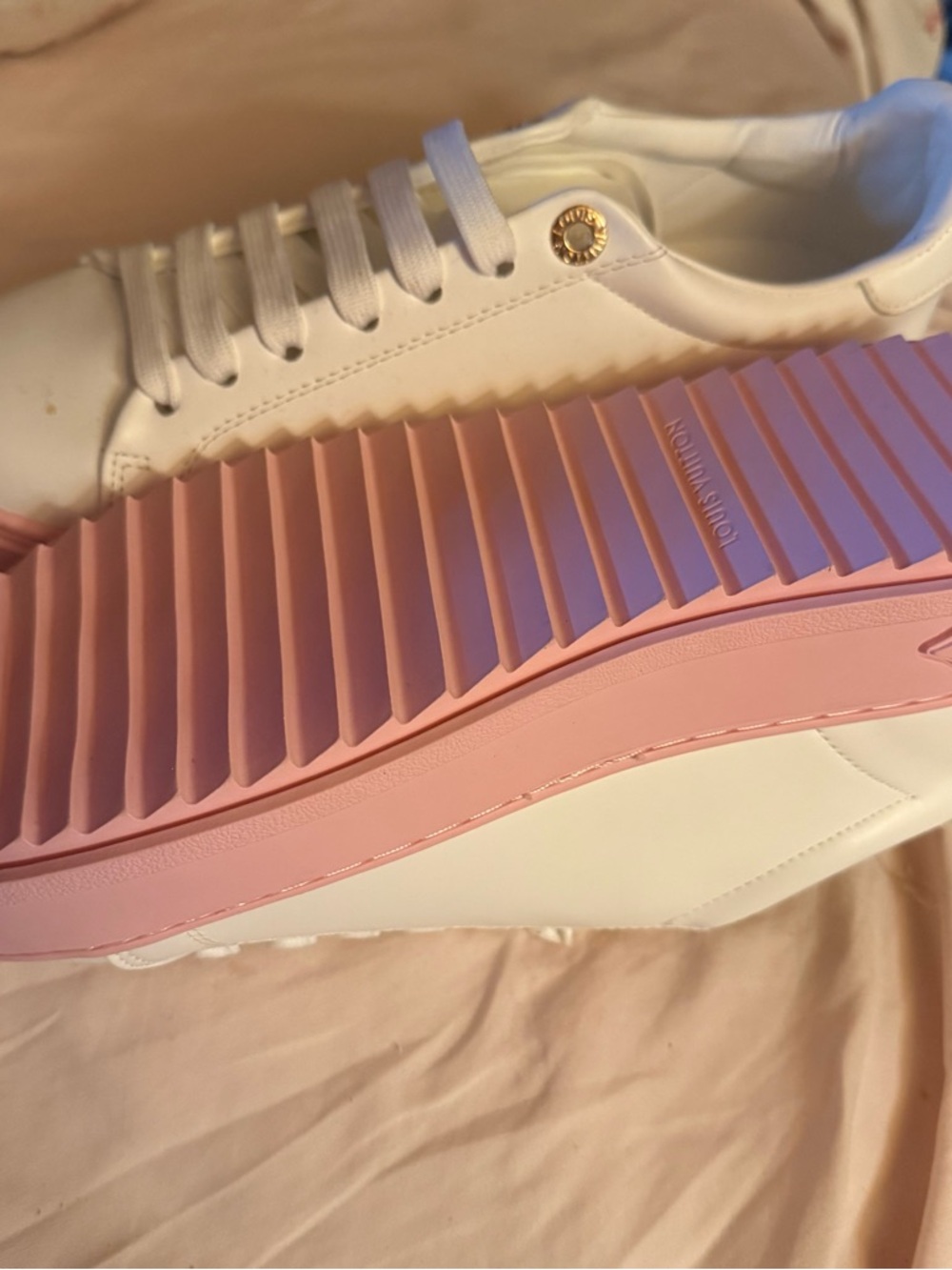 Louis Vuitton White & Pink Women’s Low-Top Sneakers - Picture 3 of 6